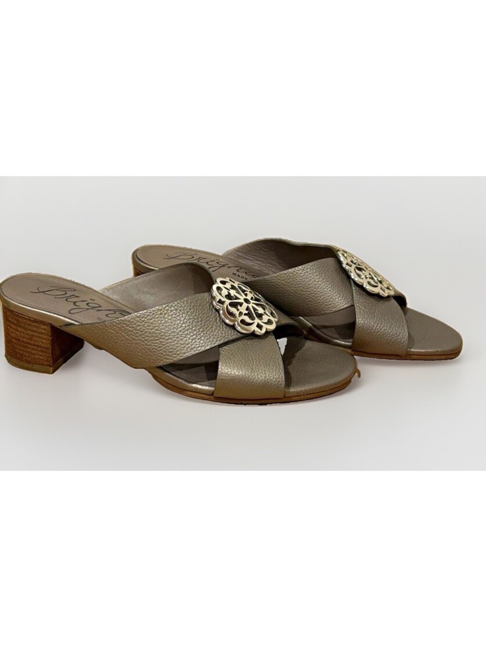 Brighton Alison Women’s 7.5 M Silver Leather Medallion Block Heel Sandals Italy